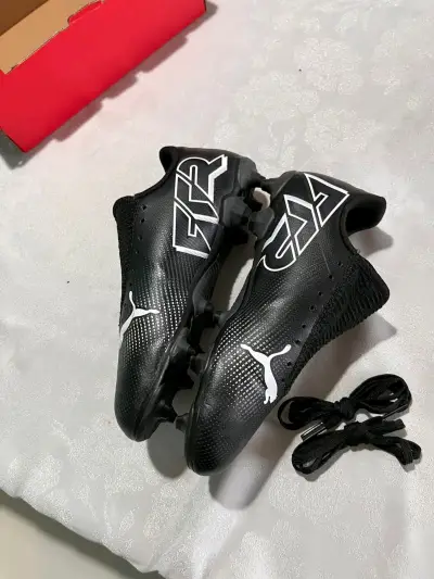 Botines de fútbol Puma negros - miniatura 2