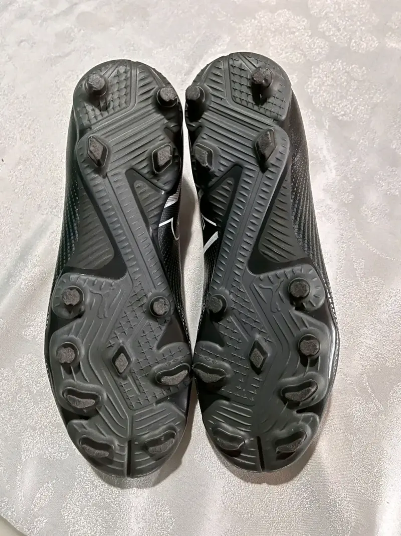 Botines de fútbol Puma negros - 4