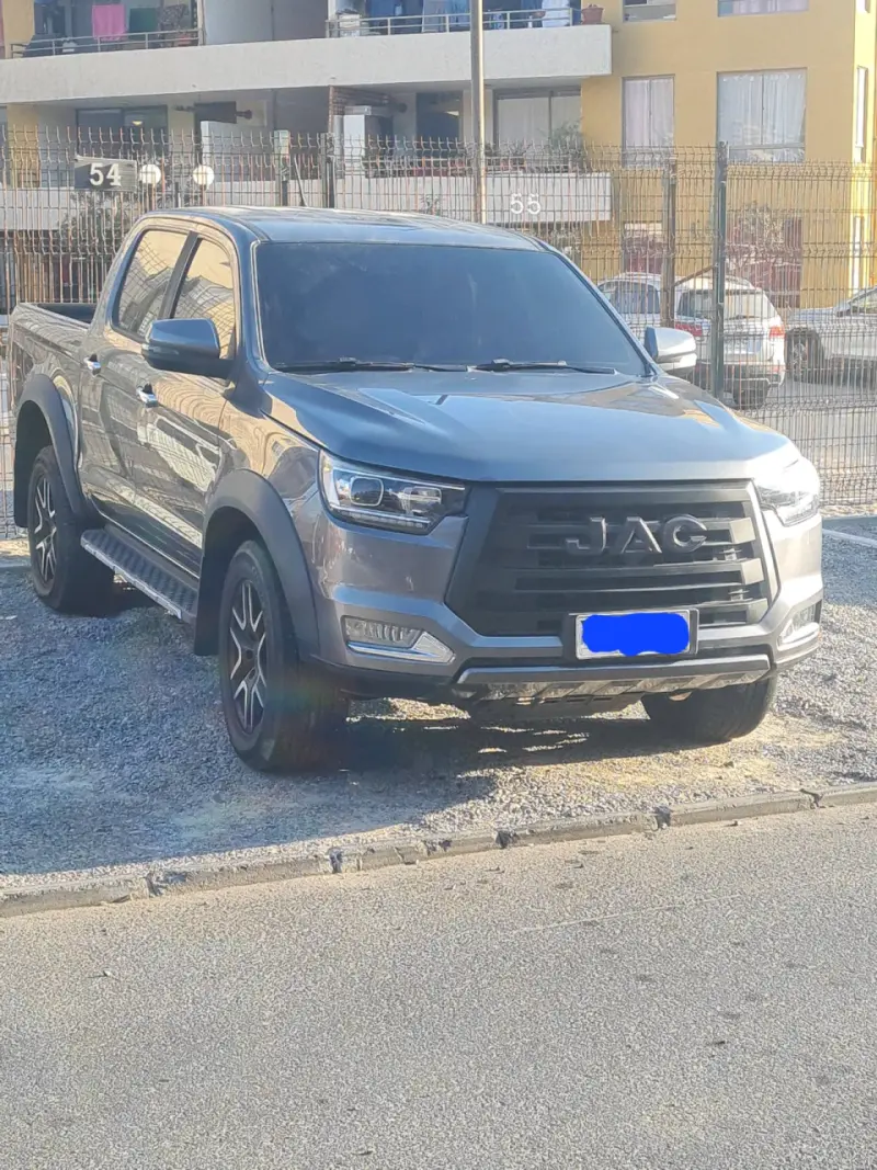 Camioneta pickup JAC gris