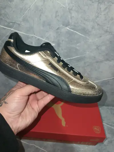 Zapatillas doradas deportivas - miniatura 1
