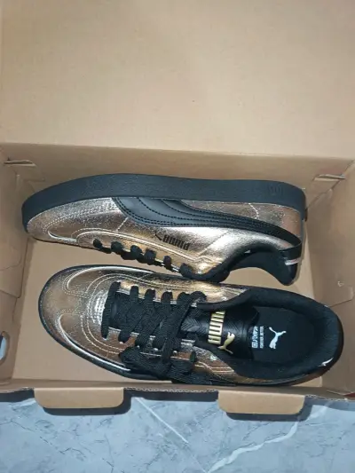 Zapatillas doradas deportivas - miniatura 2
