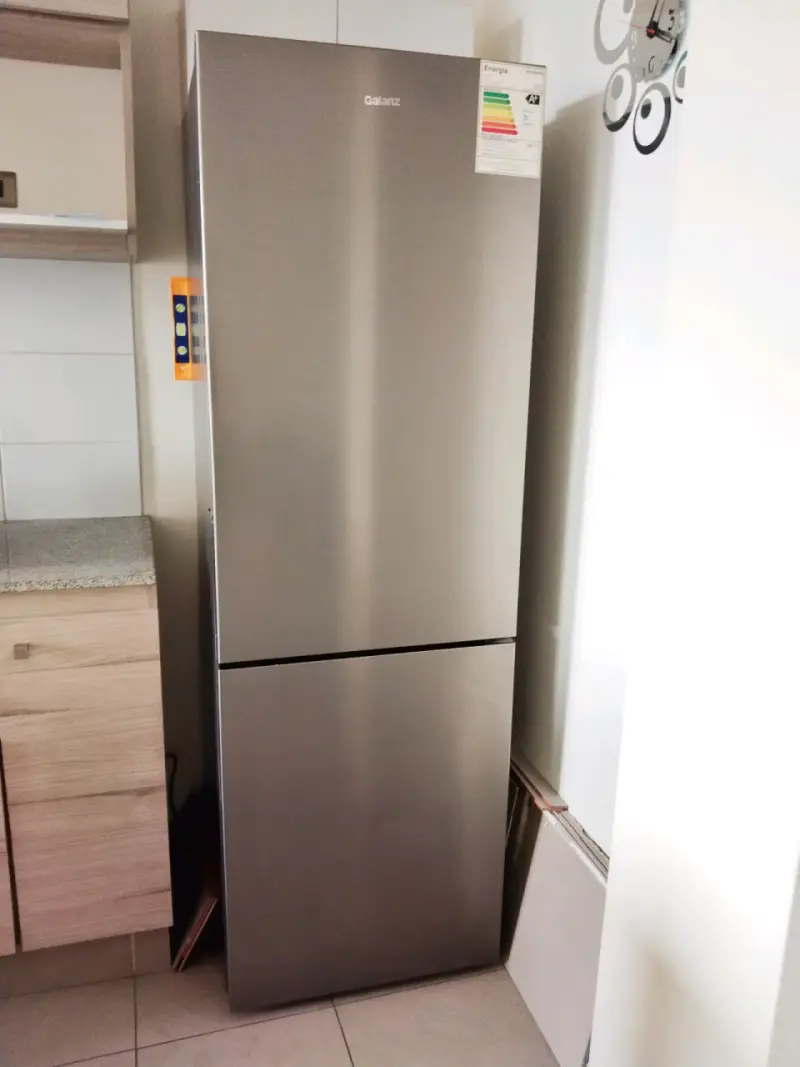 Refrigerador Galanz gris moderno - 1