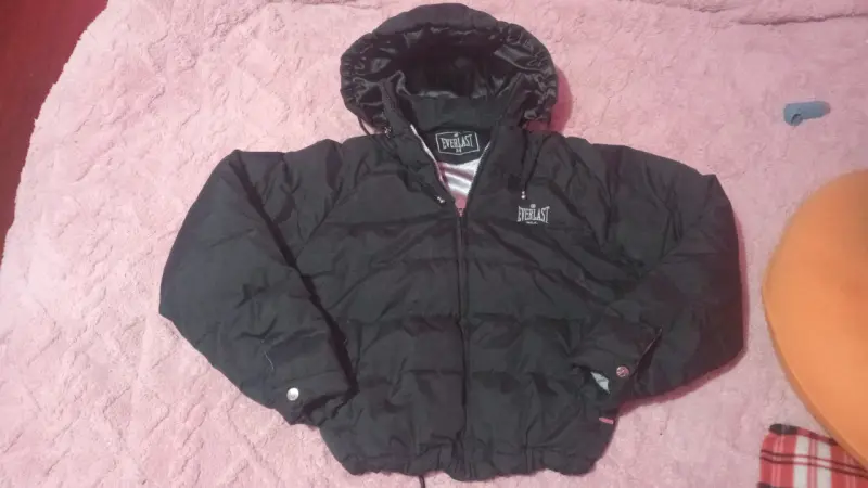 Chaqueta Everlast con capucha negra