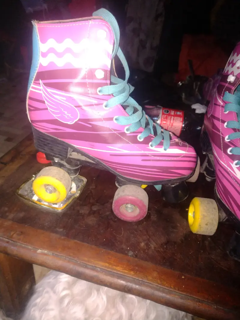 Patines de cuatro ruedas rosados - 1