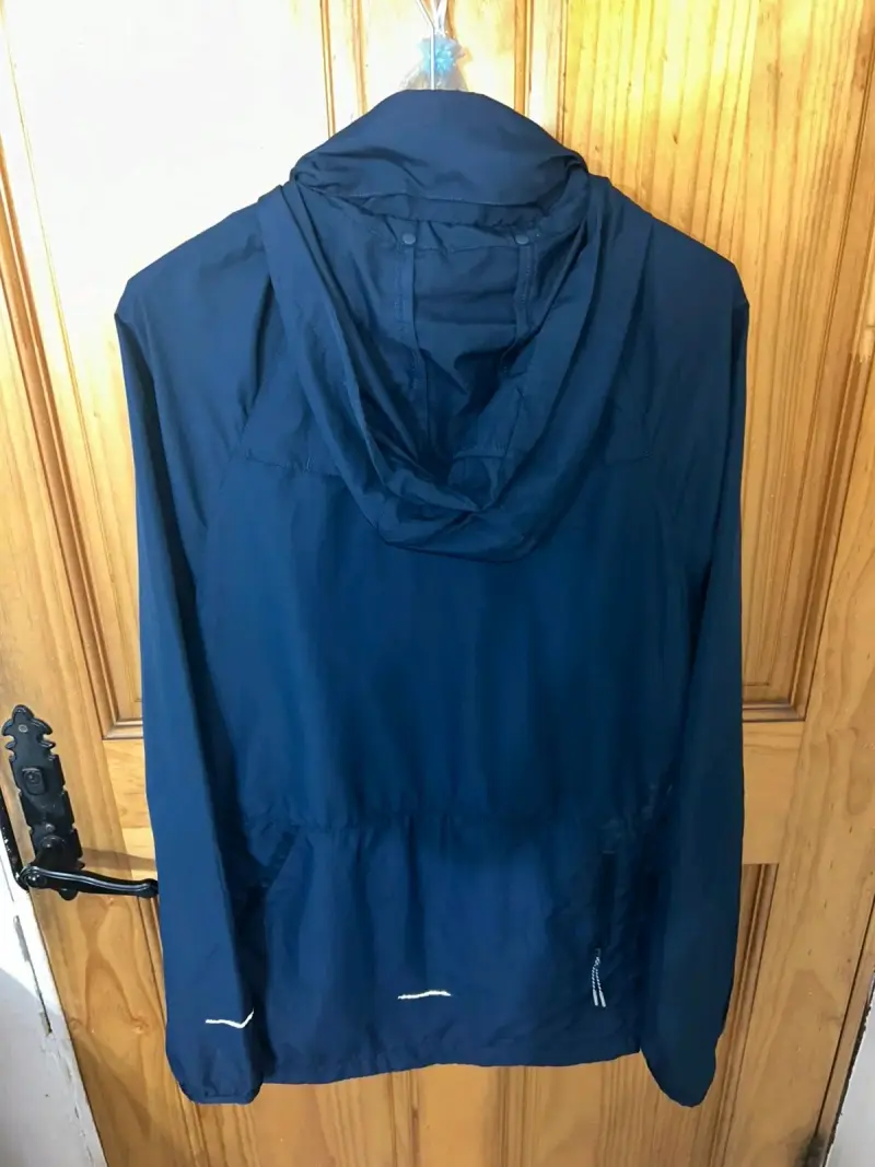 Chaqueta azul con capucha - 3