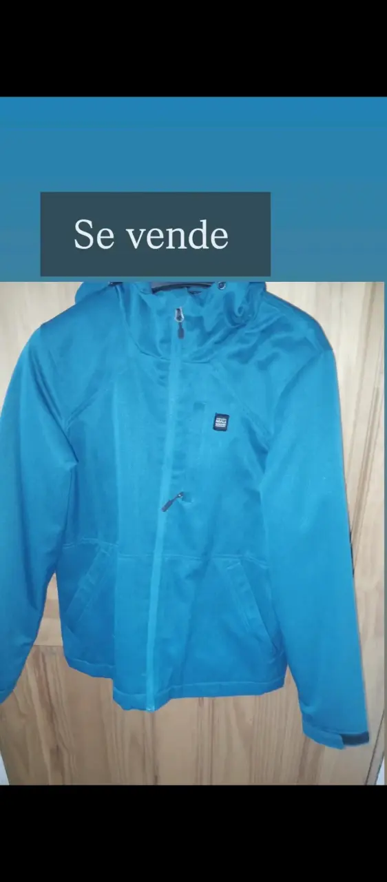 Chaqueta azul con capucha - 1