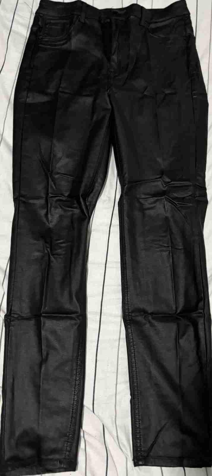 Pantalones negros de cuero sintético - 1