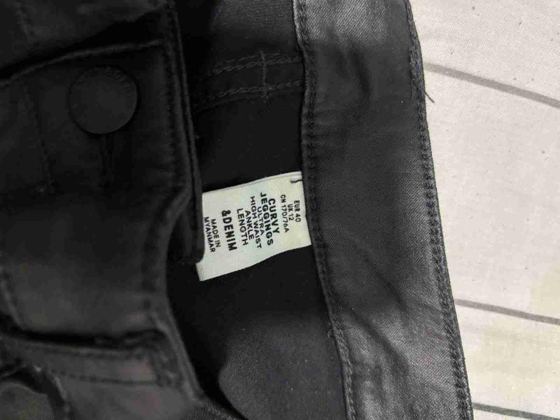 Pantalones negros de cuero sintético - 2