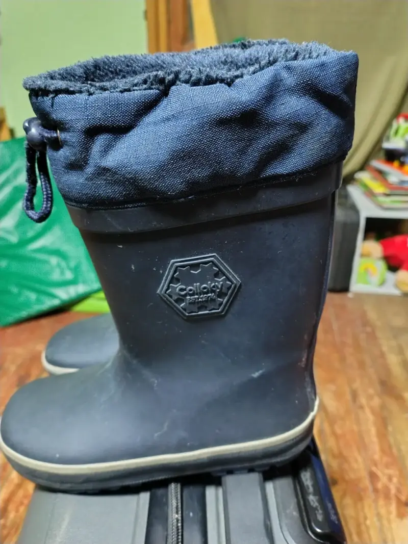 Botas de lluvia negras para niños