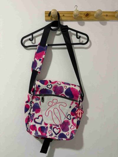 Mochila con diseño de corazones - miniatura 1