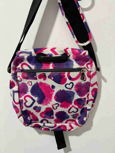 Mochila con diseño de corazones - miniatura 2
