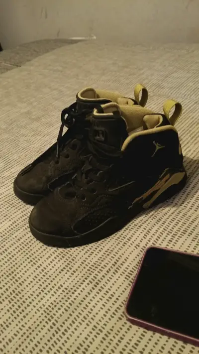 Zapatillas negras altas deportivas - miniatura 1