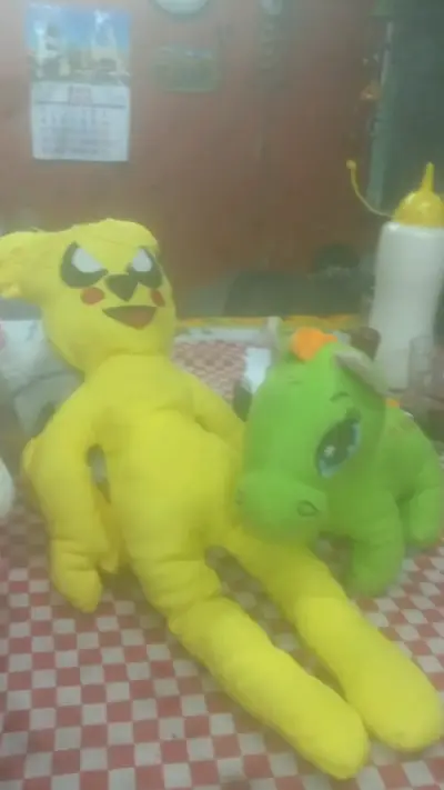 Peluche amarillo divertido - miniatura 4