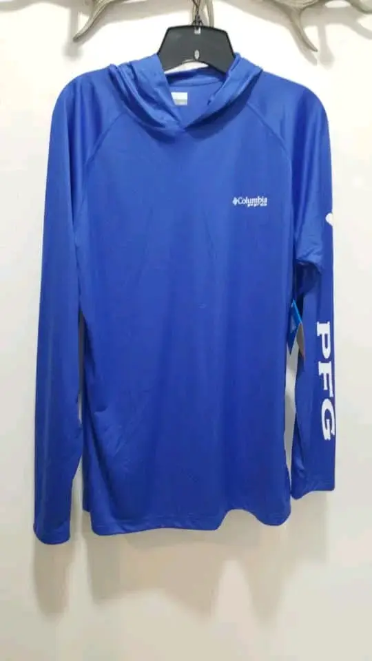 Polera Columbia con capucha