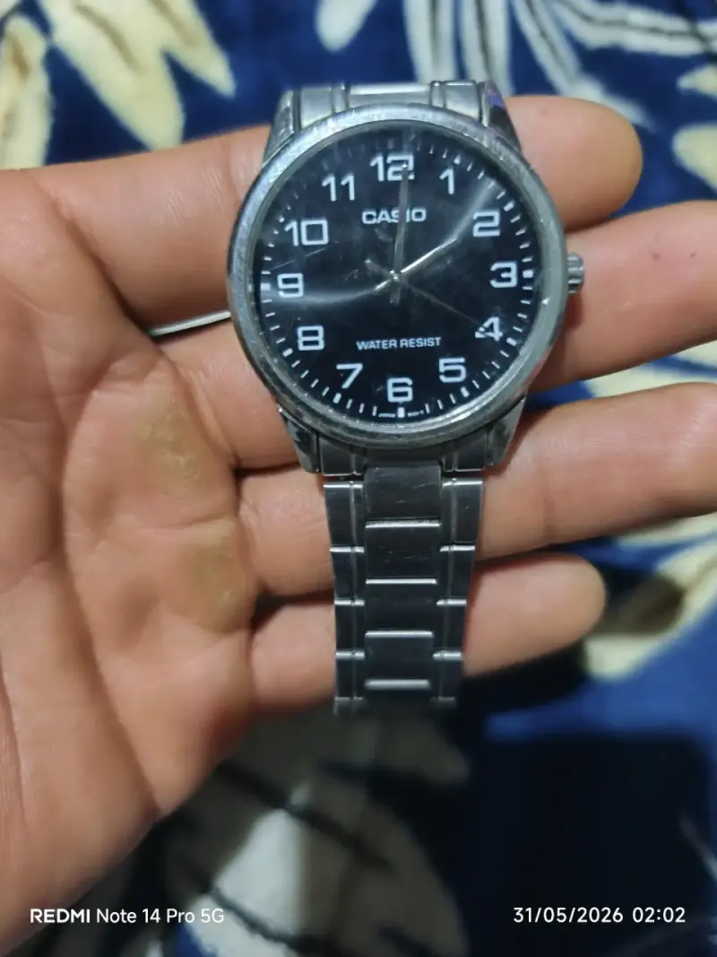 Reloj Casio plateado clásico - 1