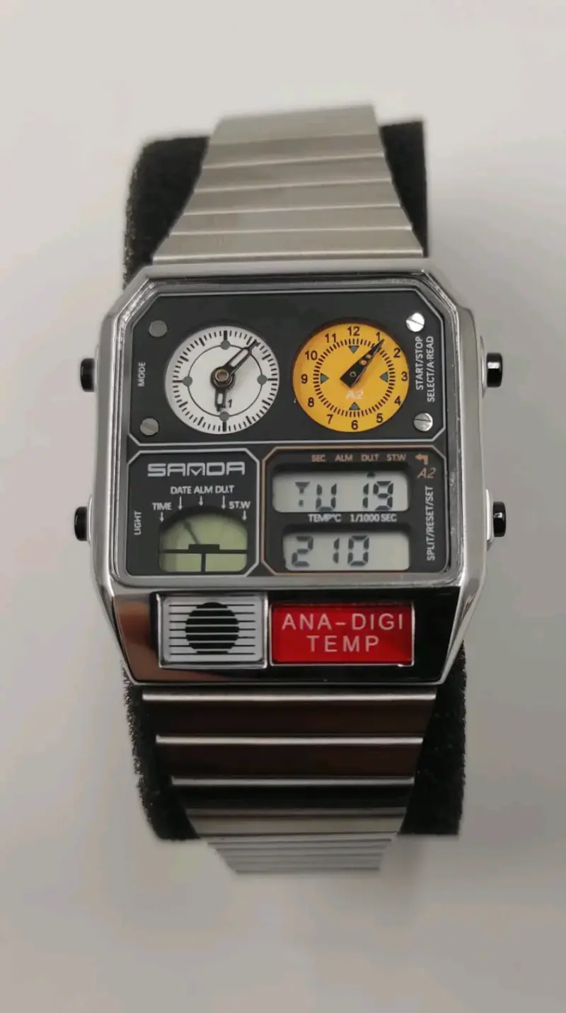 Reloj digital plateado retro vintage - 1