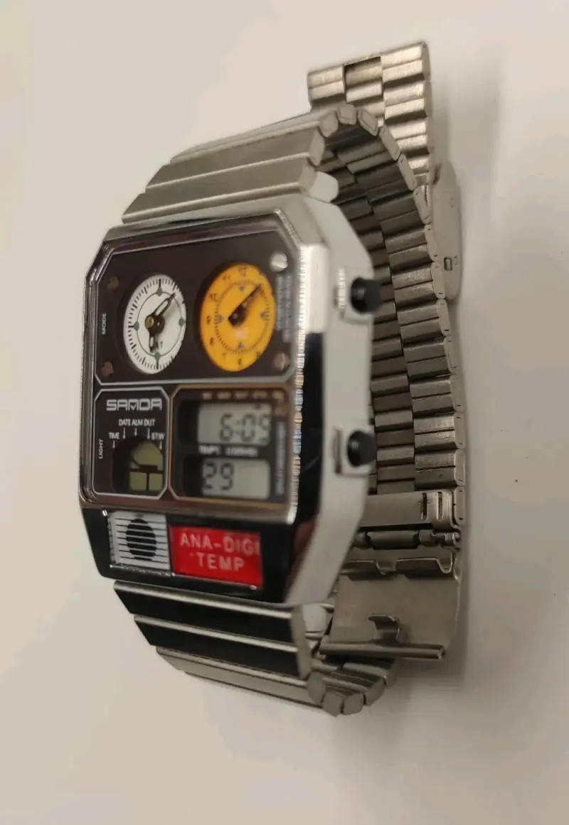Reloj digital plateado retro vintage - 3