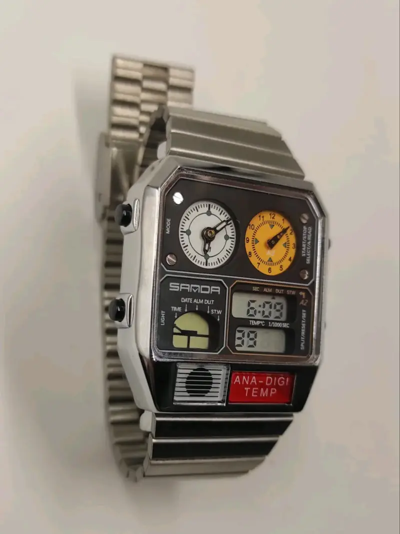 Reloj digital plateado retro vintage - 4