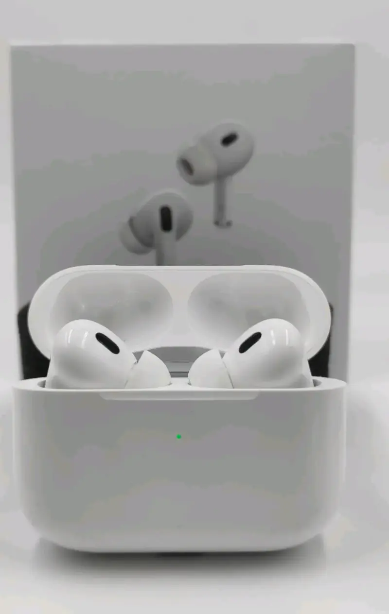 Audífonos inalámbricos blancos - 1