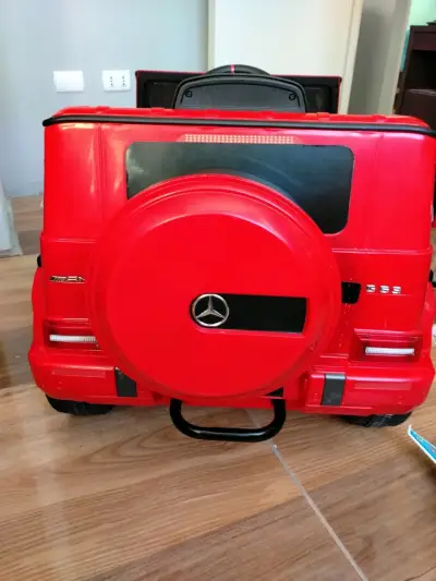 Auto eléctrico infantil Mercedes AMG rojo - miniatura 2
