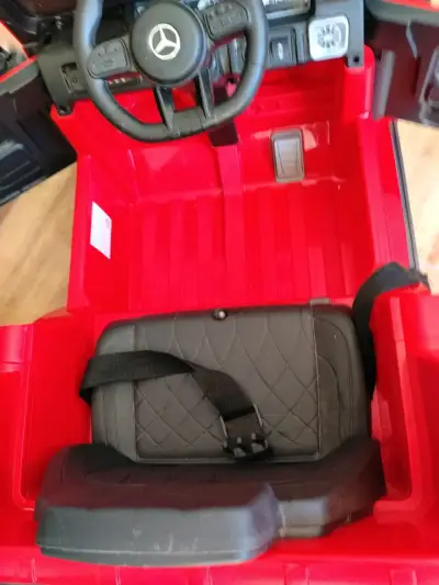 Auto eléctrico infantil Mercedes AMG rojo - miniatura 5