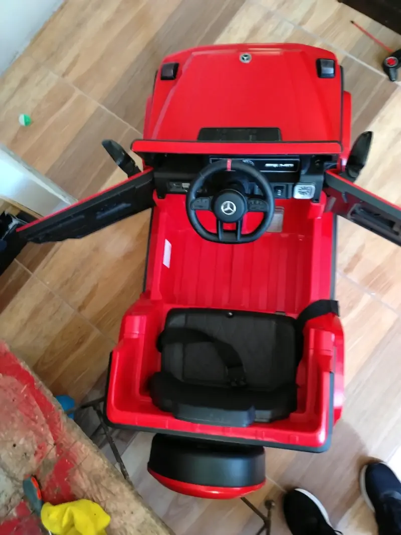 Auto eléctrico infantil Mercedes AMG rojo - 6