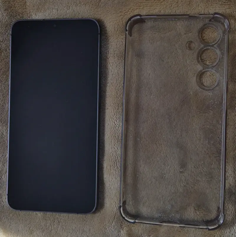 Smartphone Samsung S24 + con funda transparente - 1