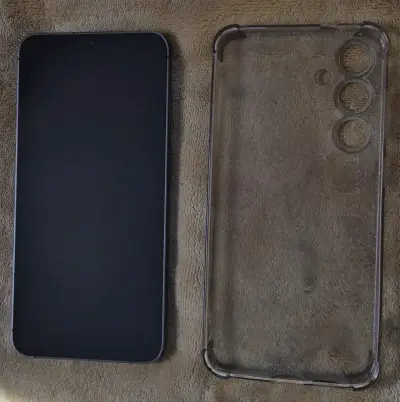 Smartphone Samsung S24 + con funda transparente - miniatura 1