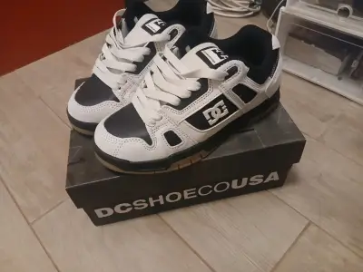Zapatillas DC blancas y negras - miniatura 1