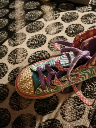 Zapatilla alta multicolor con brillos y luces - miniatura 1