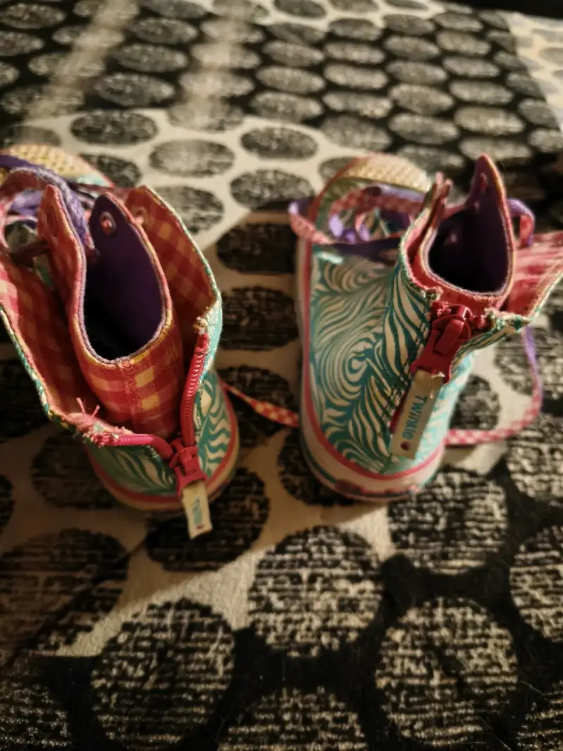 Zapatilla alta multicolor con brillos y luces - 2