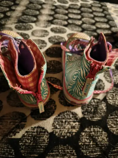 Zapatilla alta multicolor con brillos y luces - miniatura 2