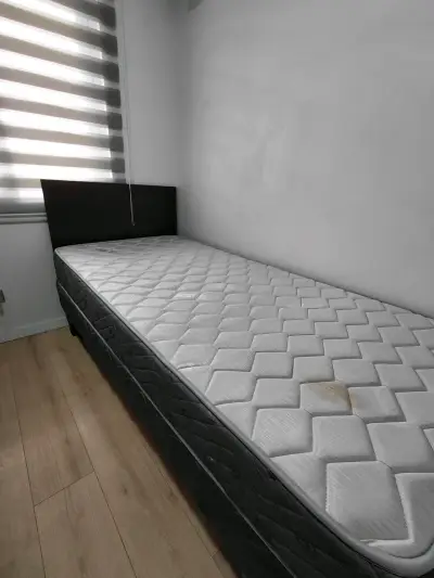Cama individual con colchón - miniatura 1