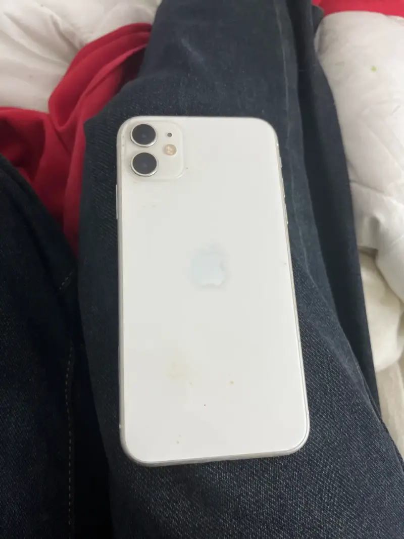 iPhone 11 en perfecto estado - 3