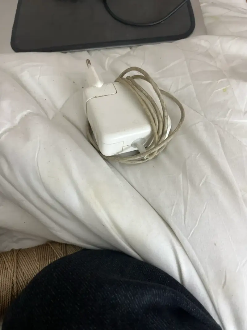 MacBook plateado en buen estado - 5
