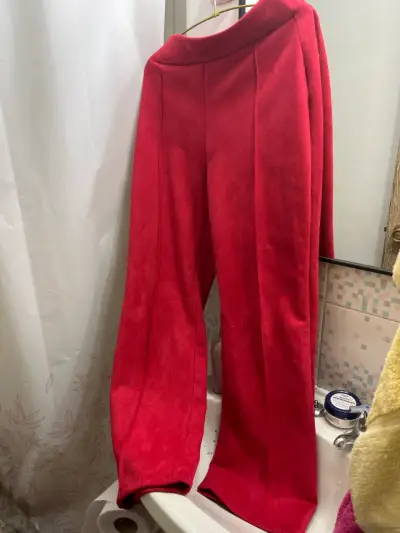 Pantalones rojos de terciopelo - miniatura 1
