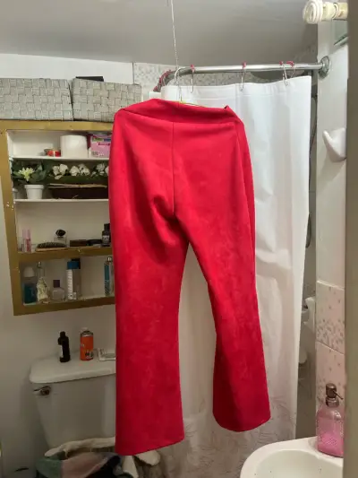 Pantalones rojos de terciopelo - miniatura 2