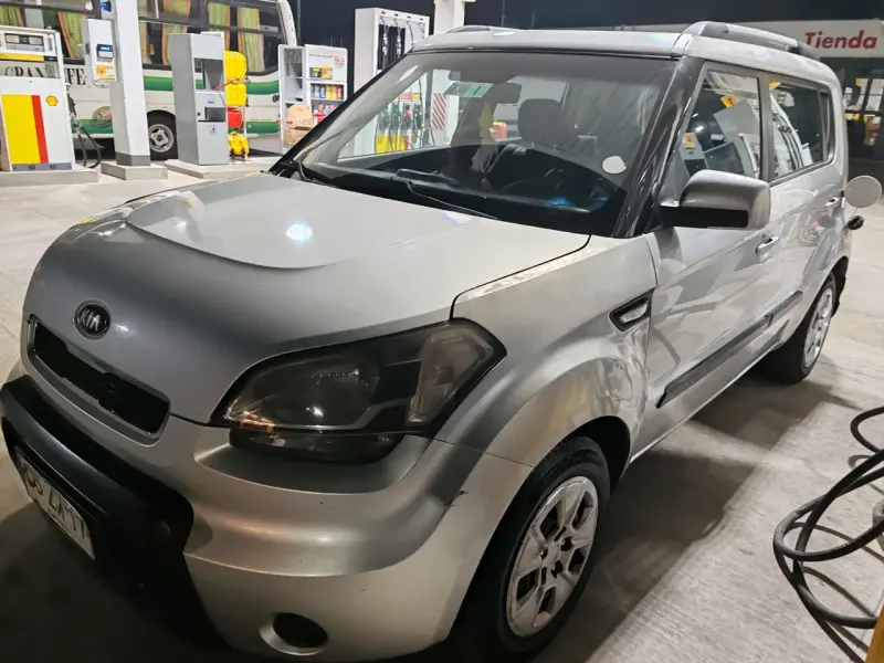 Auto Kia Soul plateado - 2
