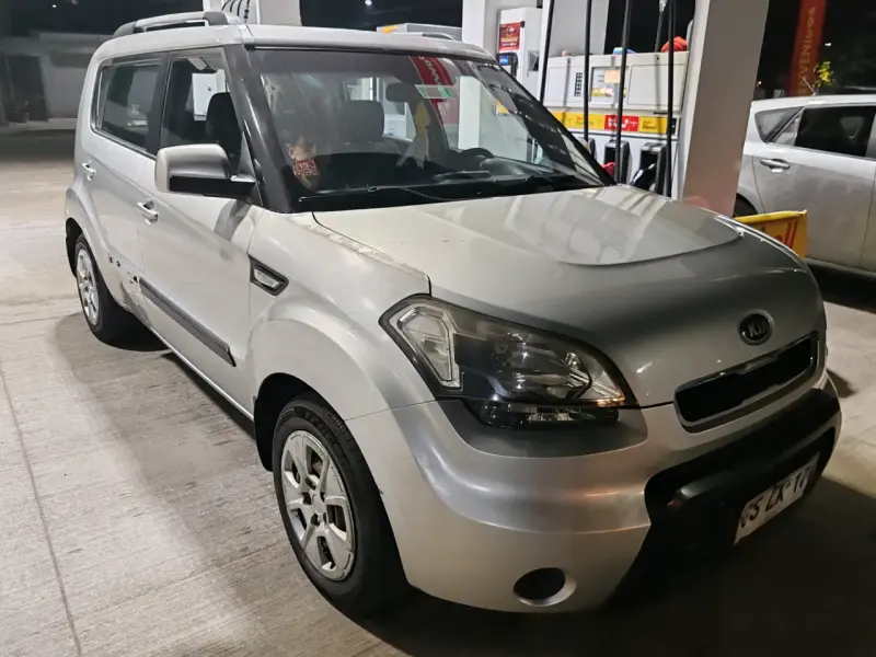 Auto Kia Soul plateado - 4