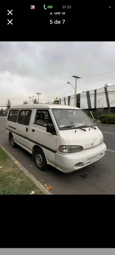 Furgón Hyundai blanco usado - miniatura 1