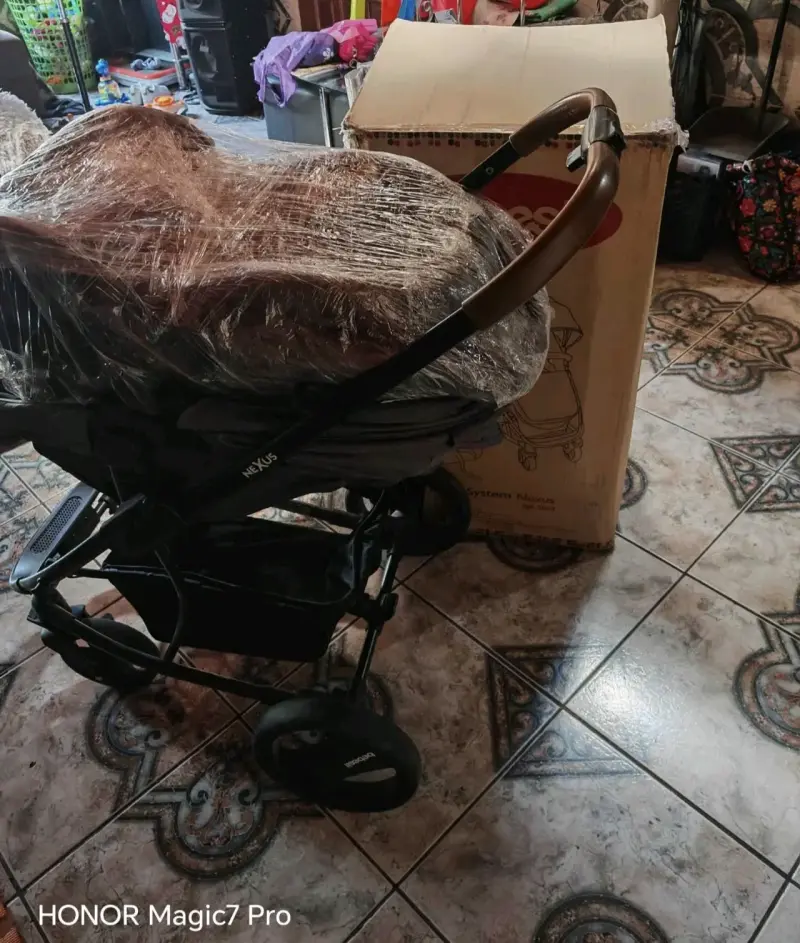 Coche de bebé gris con silla - 4