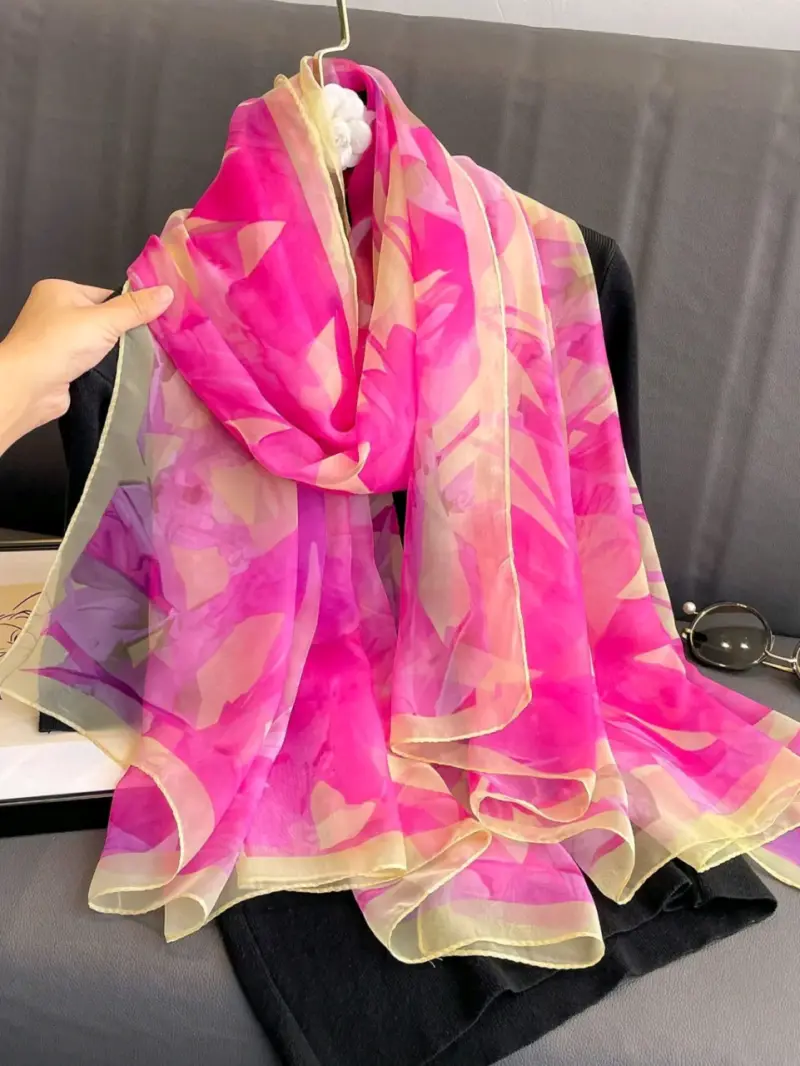 Pañuelo de seda fucsia floral - 1