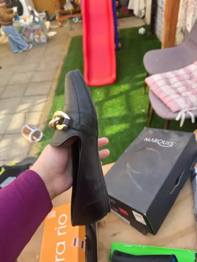 Mocasines negros con herraje dorado - miniatura 1