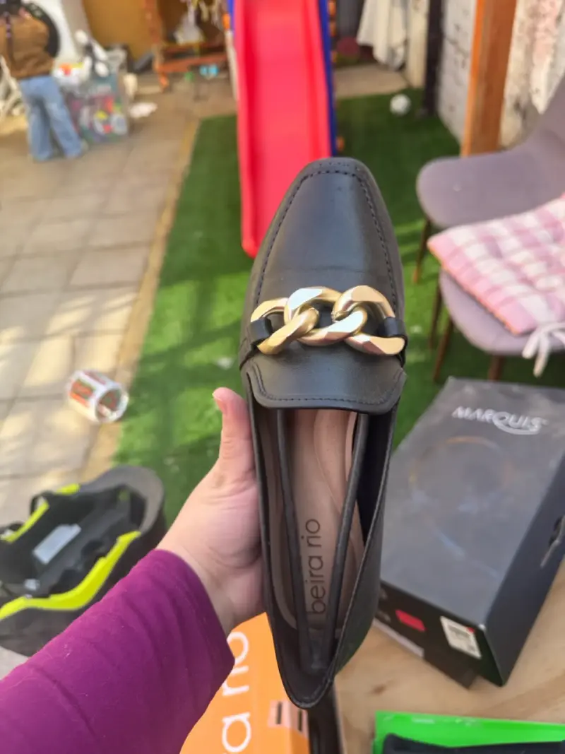Mocasines negros con herraje dorado - 2