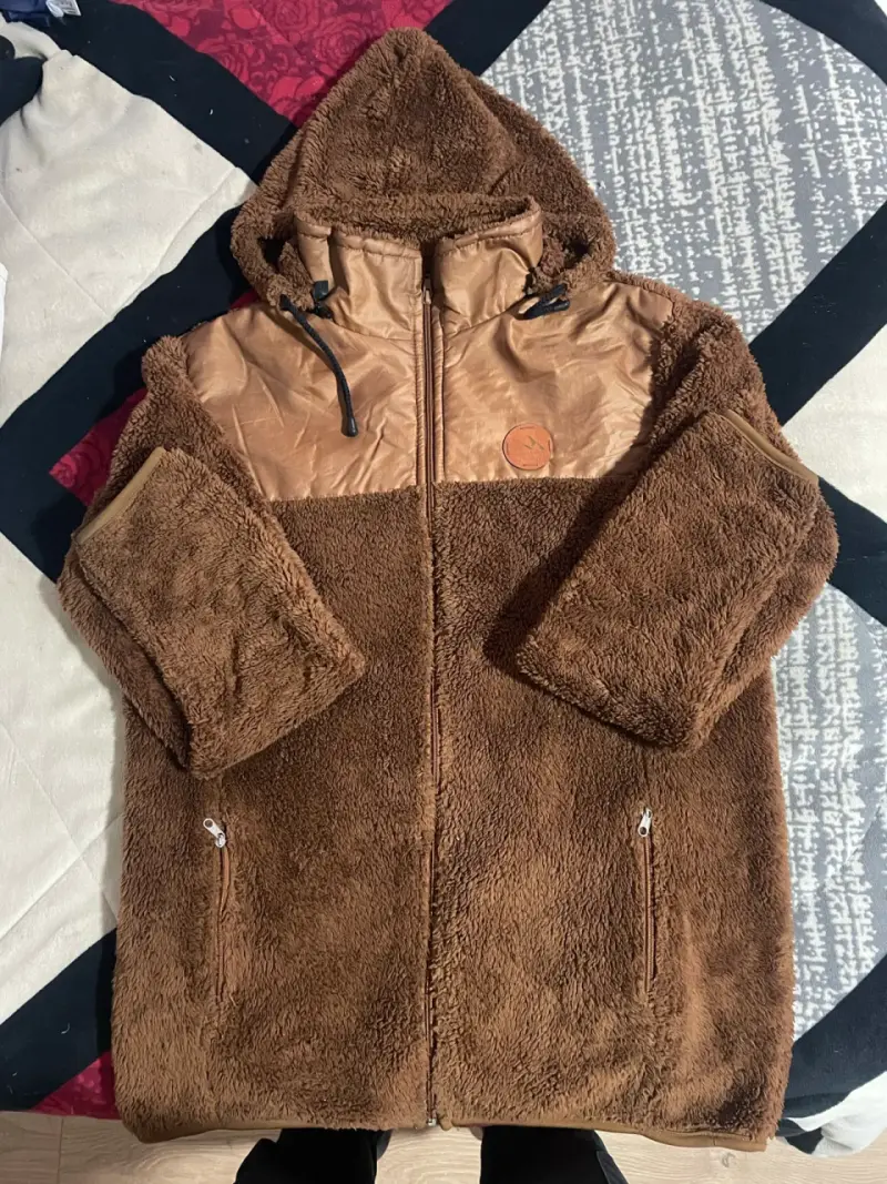 Chaqueta sherpa café con capucha