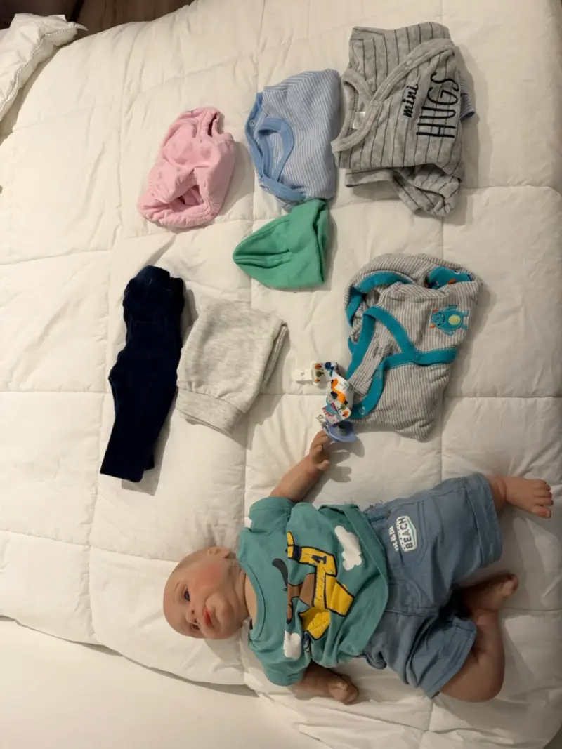 Muñeco bebé con ropa - 2