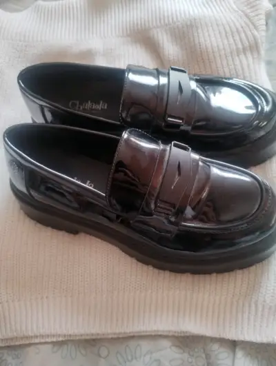 Zapatos mocasines negros brillantes - miniatura 1