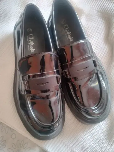 Zapatos mocasines negros brillantes - miniatura 2
