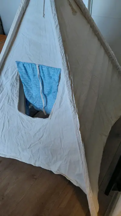 Tienda tipi infantil blanca y azul - miniatura 2