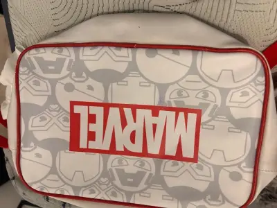 Bandolera Marvel estampada - miniatura 1